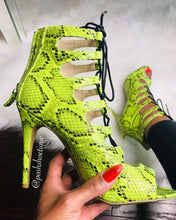 Load image into Gallery viewer, Lace up snake print heel | Lime